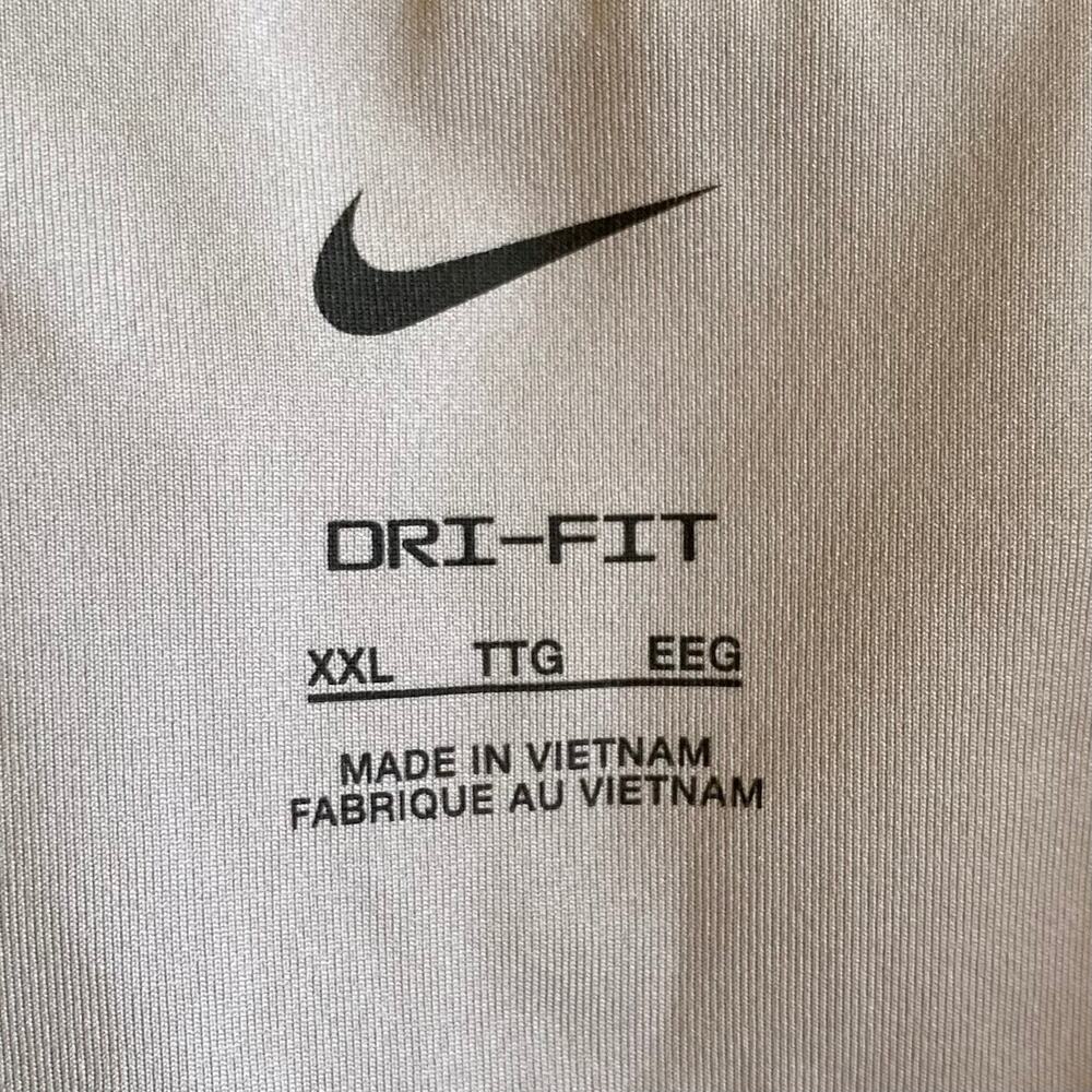 NEW NIKE DRI FIT Women's Training Shorts Size XXL Light Taupe Built in Brief - Picture 4 of 6